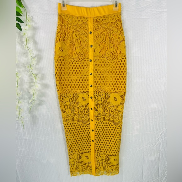 Yellow Embroidered Stretch Waist Long Lined Skirt Size Small Zipper Closure. - Picture 3 of 12